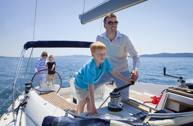 Croatia, Zadar, Family on sailboat - HSIF000087
