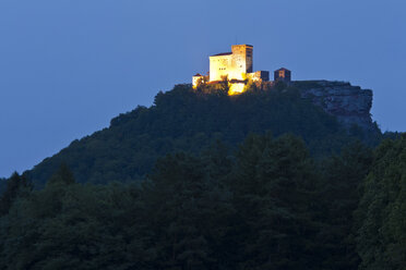 Germany, Rhineland-Palatinate, Palatinate, Annweiler am Trifels, View of Trifels castle - WDF000784