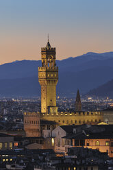 Italy, Tuscany, Florence, Palazzo Vecchio, View of town hall and city at dusk - RUEF000552