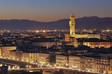 Italy, Tuscany, Florence, Palazzo Vecchio, View of town hall and city at dusk - RUEF000555