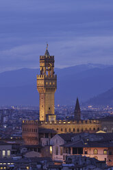 Italy, Tuscany, Florence, Palazzo Vecchio, View of town hall and city at dusk - RUEF000567