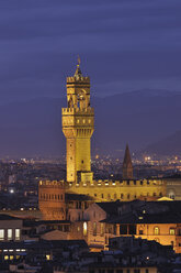 Italy, Tuscany, Florence, Palazzo Vecchio, View of town hall and city at dusk - RUEF000570