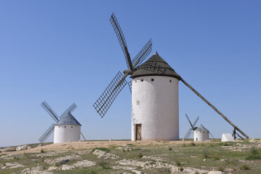 Spain, Toledo Province, Castile-La Mancha, View of windmill at Campo de Criptana - RUEF000606