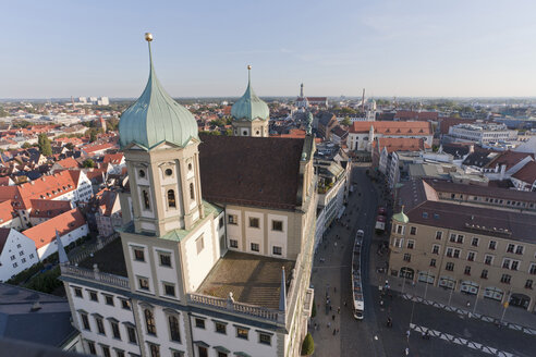 Deutschland, Bayern, Augsburg, Maximilianstraße, Blick auf die Stadt - WDF000795