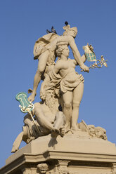 Deutschland, Baden-Württemberg, Mannheim, Ansicht einer Statue auf einem Springbrunnen - WDF000811