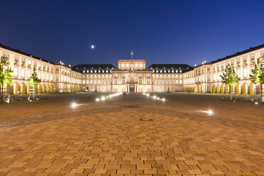 Germany, Baden-Württemberg, Mannheim, View of baroque palace at night - WDF000817