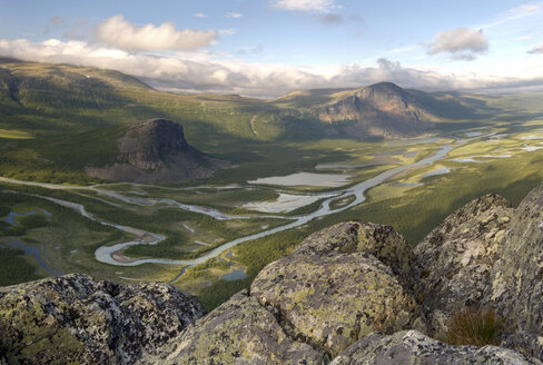 Schweden, Lappland, Rapa-Tal mit dem Delta des Flusses Rapaätno und Skierffe-Felsen einschließlich Nammasj im Sarek-Nationalpark - SHF000504