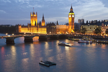 Großbritannien, England, London, Blick auf Big Ben und Westminster Bridge mit Themse - WDF000828