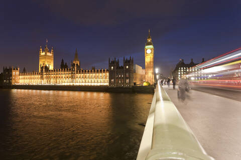 Großbritannien, England, London, Blick auf Big Ben und Westminster Bridge mit Themse, lizenzfreies Stockfoto