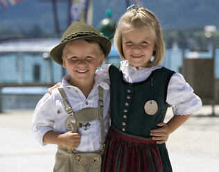 Austria, Salzkammergut, Upper Austria, Children in traditional costume - WWF001798