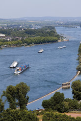 Europa, Deutschland, Rheinland-Pfalz, Blick auf Frachtschiffe im Meer - CSF014225