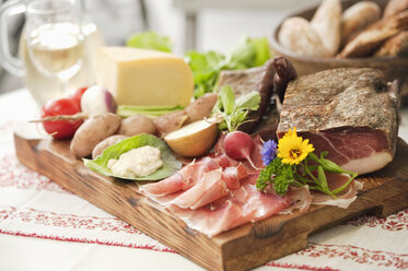 Italy, South Tyrol, Fresh snacks on chopping board - WESTF016020