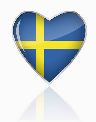 Schwedische Flagge in Herzform auf weißem Hintergrund, lizenzfreies Stockfoto