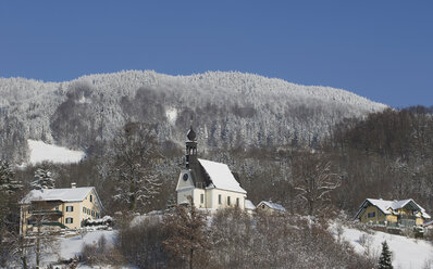 Österreich, Salzkammergut, Mondsee, Blick auf die Hilfbergkirche - WWF001812