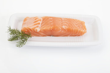 Lachs mit Dill im Teller - MAEF003039