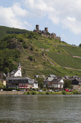 Europa, Deutschland, Rheinland-Pfalz, Blick auf Burg Thurant und Dorf Alken - CSF014419