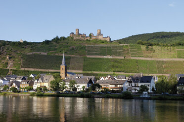 Europa, Deutschland, Rheinland-Pfalz, Blick auf die Burg Thurant bei Dorf Alken - CSF014424