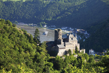 Europa, Deutschland, Rheinland-Pfalz, Blick auf die Burg Katz am Ufer des Rheins - CSF014565