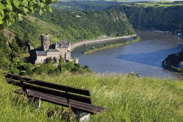 Europa, Deutschland, Rheinland-Pfalz, Blick auf die Burg Katz am Ufer des Rheins - CSF014567