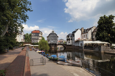 Europa, Deutschland, Rheinpfalz, Blick auf historische Häuser mit alter Nahebrücke - CSF014588