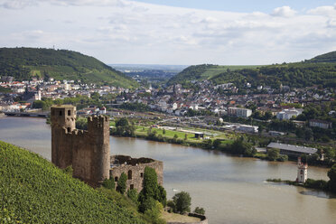 Europe, Germany, Hesse, Bingen, View of Ehrenfels Castle and Mouse Tower on the Rhine - CSF014616