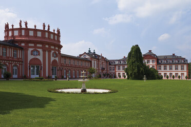 Europa, Deutschland, Hessen, Rhein, Wiesbaden, Blick auf Schloss Biebrich - CSF014624