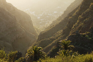 Spanien, Kanarische Inseln, La Gomera, Blick auf valle gran rey - SIEF000058