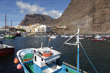 Spanien, Kanarische Inseln, Valle Gran Rey, La Gomera, Blick auf den Hafen - SIEF000057