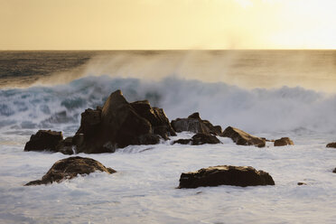 Spain, Canary Islands, La Gomera, La Playa, View of sea waves at dusk - SIEF000003