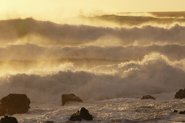 Spain, Canary Islands, La Gomera, La Playa, View of sea waves at dusk - SIEF000002