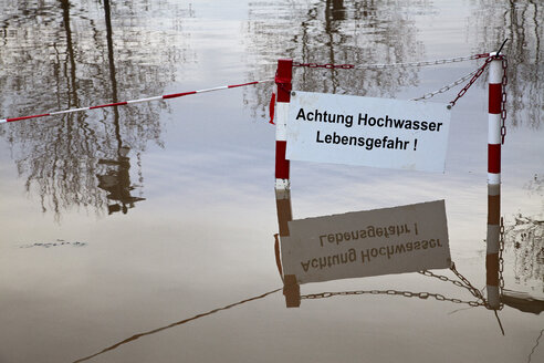 Germany, Wuerzburg, Warning sign in flood water - ND000174
