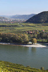 Österreich, Niederösterreich, Wachau, Göttweig, Dürnstein, Rahnsdorf, Blick auf Donau und Landschaft mit Bergen im Hintergrund - SIEF000102