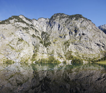 Deutschland, Bayern, Oberbayern, Kaunerwandfelsen, Blick auf den Nationalpark Berchtesgaden am Obersee - SIEF000158