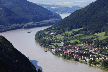 Österreich, Niederösterreich, Wachau, Waldviertel, Blick auf Berge und Donau - SIEF000248