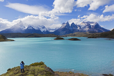 South America, Chile, Patagonia, Female photographer capturing an image ot torres del paine mountains - FOF003010