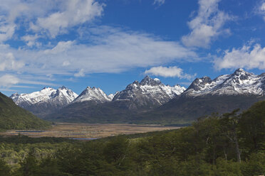 Südamerika, Argentinien, Feuerland, Ushuaia, Blick auf Berge - FOF003034