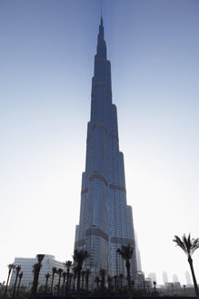 Dubai, Vereinigte Arabische Emirate, Blick auf den Burj Khalifa in Dubai Stadt - SIEF000361