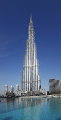 Dubai, Vereinigte Arabische Emirate, Blick auf den Burj Khalifa in Dubai Stadt - SIEF000364