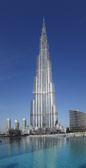 Dubai, Vereinigte Arabische Emirate, Blick auf den Burj Khalifa in Dubai Stadt - SIEF000364