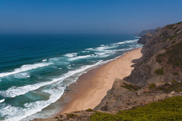 Portugal, Algarve, Sagres, Blick auf die Praia da Condoama - WVF000116