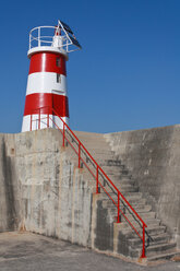 Portugal, Algarve, Sagres, Blick auf den Leuchtturm - WVF000139