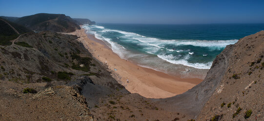 Portugal, Algarve, Sagres, Blick auf den Strand von Cordoama - WVF000149