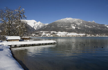 Austria, Salzkammergut, View of st.wolfgang with wolfgangsee lake - WWF001829