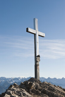 Deutschland, Bayern, Blick auf heimgarten und herzogstand alps - MIRF000075