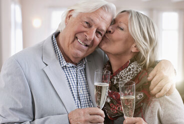 Germany, Wakendorf, Senior woman kissing man, portrait - WESTF016234