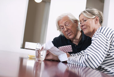 Germany, Wakendorf, Senior couple with medicine - WESTF016253