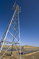 Spanien, Los Milanes, Strommast am Solarkraftwerk - MSF002428