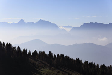 Österreich, Kärnten, Blick auf die julianischen Alpen - SIEF000478