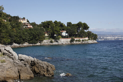 Europa, Kroatien, Istrien, Kvarner-Bucht, Blick auf die Küste zwischen icici und opatija - SIEF000501