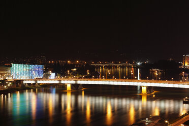 Austria, Upper Austria, Linz, View of Ars Electronica Center with Nibelungenbrücke at night - SIEF000509